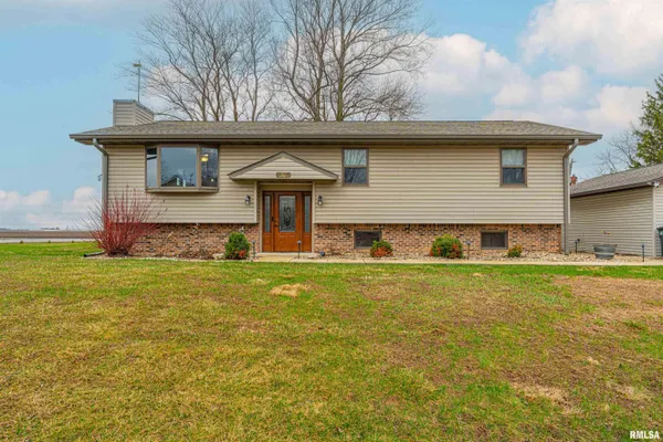 $325,000 | 1301 1411 Avenue, Lincoln, IL 62656