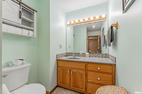 $325,000 | 1301 1411 Avenue, Lincoln, IL 62656