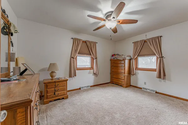 $325,000 | 1301 1411 Avenue, Lincoln, IL 62656