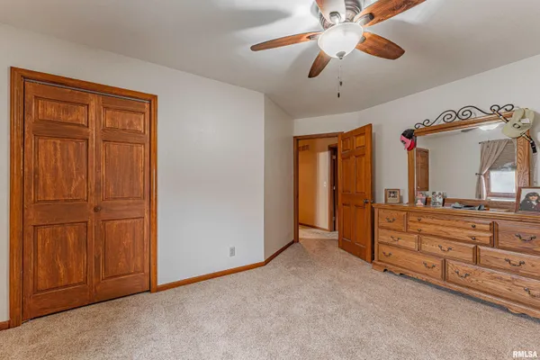 $325,000 | 1301 1411 Avenue, Lincoln, IL 62656