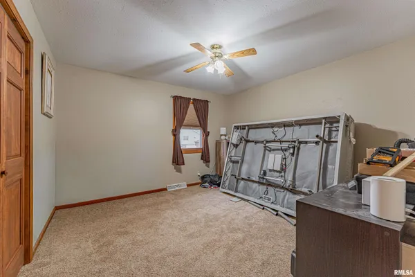 $325,000 | 1301 1411 Avenue, Lincoln, IL 62656