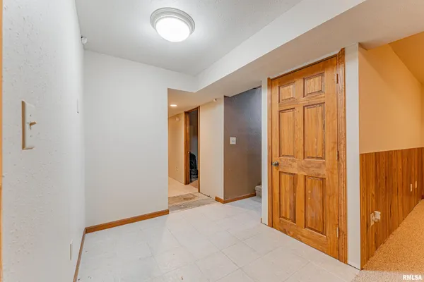 $325,000 | 1301 1411 Avenue, Lincoln, IL 62656