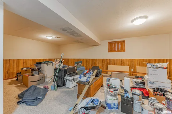 $325,000 | 1301 1411 Avenue, Lincoln, IL 62656