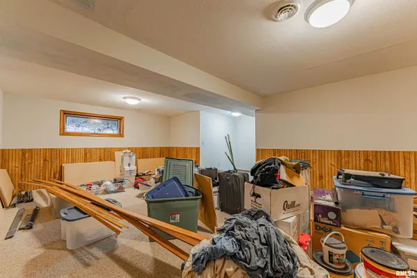 $325,000 | 1301 1411 Avenue, Lincoln, IL 62656