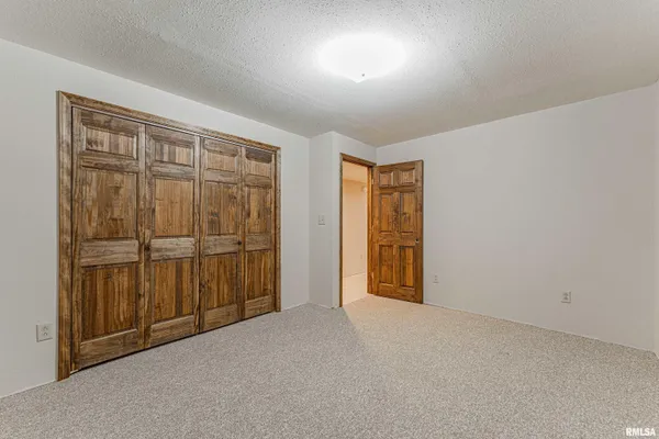 $325,000 | 1301 1411 Avenue, Lincoln, IL 62656