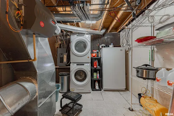 $325,000 | 1301 1411 Avenue, Lincoln, IL 62656