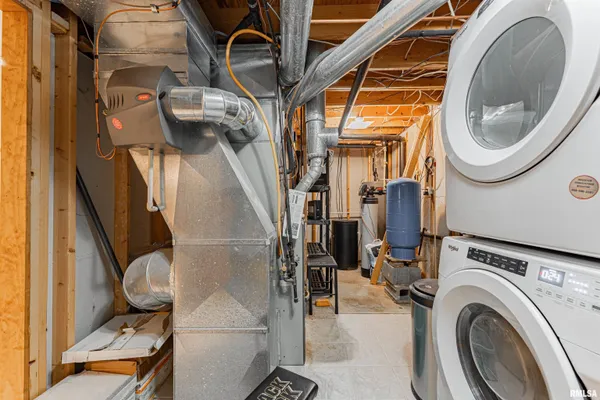 $325,000 | 1301 1411 Avenue, Lincoln, IL 62656