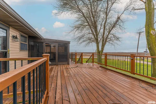 $325,000 | 1301 1411 Avenue, Lincoln, IL 62656