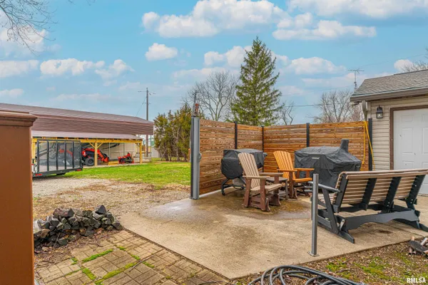 $325,000 | 1301 1411 Avenue, Lincoln, IL 62656