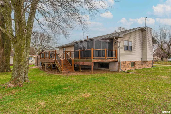 $325,000 | 1301 1411 Avenue, Lincoln, IL 62656