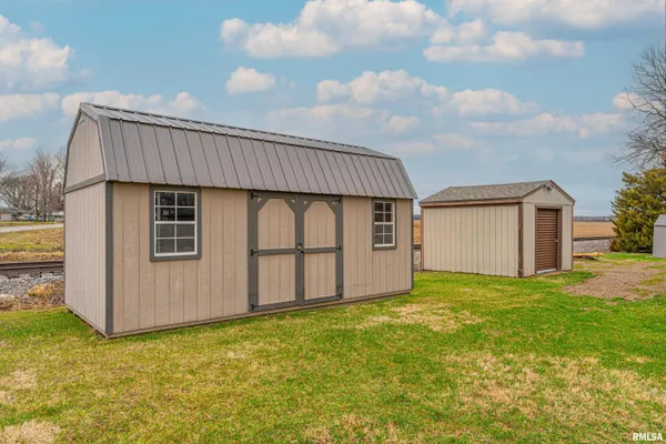 $325,000 | 1301 1411 Avenue, Lincoln, IL 62656