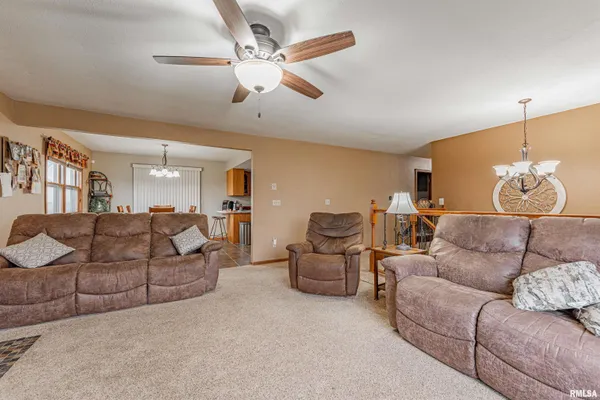 $325,000 | 1301 1411 Avenue, Lincoln, IL 62656