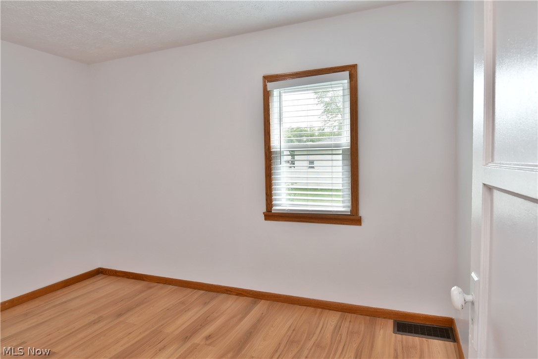1071 Niles Vienna Road Vienna, OH 44473 - Photo 20 of 35 Gallery Image 20