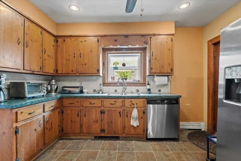 113 Harrington Road Charlton, MA 01507 - Photo 21 of 41
