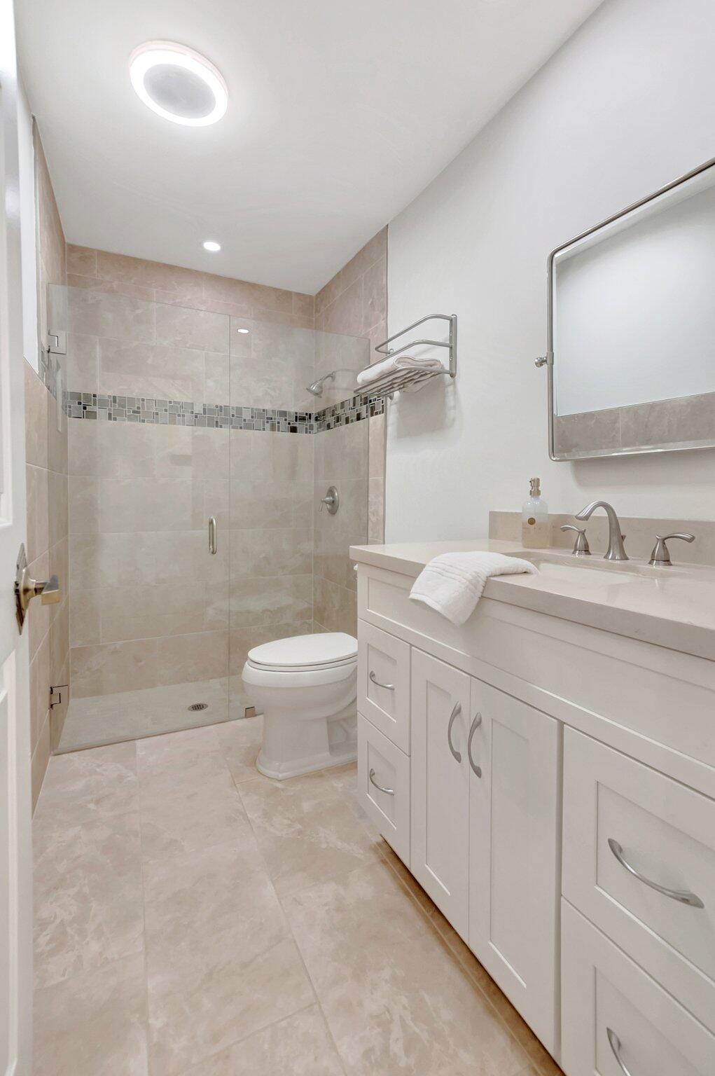 22728 Caravelle Circle Boca Raton, FL 33433 - Photo 11 of 22 Guest Bathroom