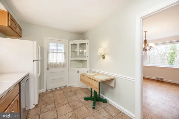 $385,000 | 8 Pilgrim Lane, Drexel Hill, PA 19026