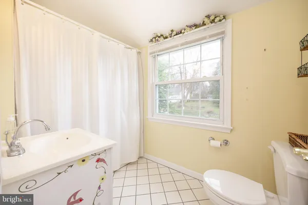 $385,000 | 8 Pilgrim Lane, Drexel Hill, PA 19026