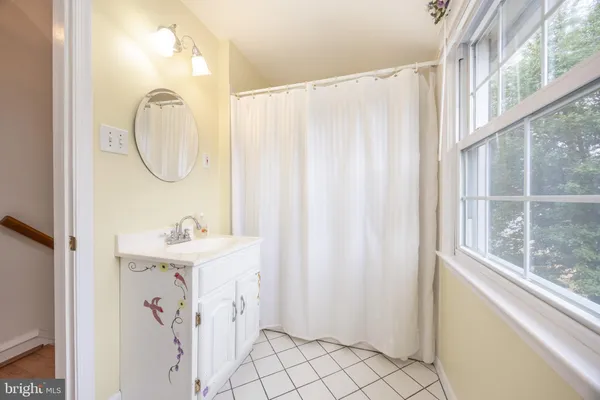 $385,000 | 8 Pilgrim Lane, Drexel Hill, PA 19026