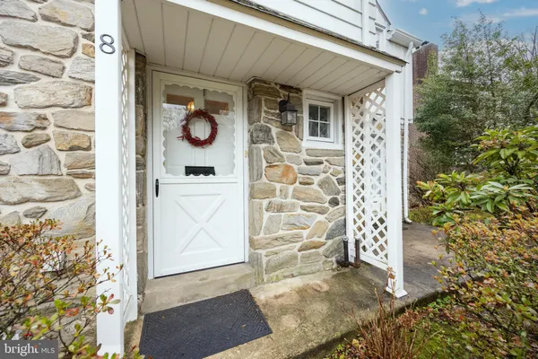 $385,000 | 8 Pilgrim Lane, Drexel Hill, PA 19026