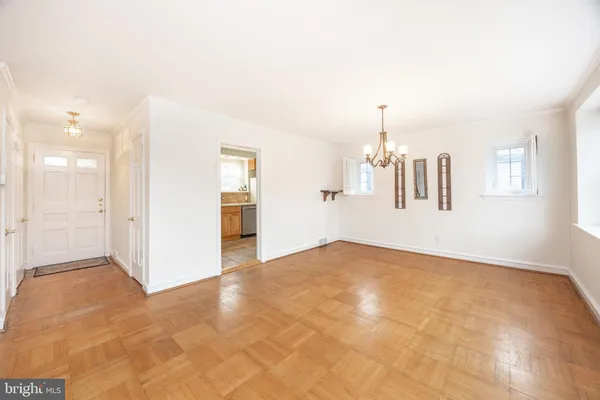 $385,000 | 8 Pilgrim Lane, Drexel Hill, PA 19026