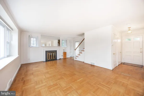 $385,000 | 8 Pilgrim Lane, Drexel Hill, PA 19026