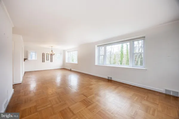 $385,000 | 8 Pilgrim Lane, Drexel Hill, PA 19026