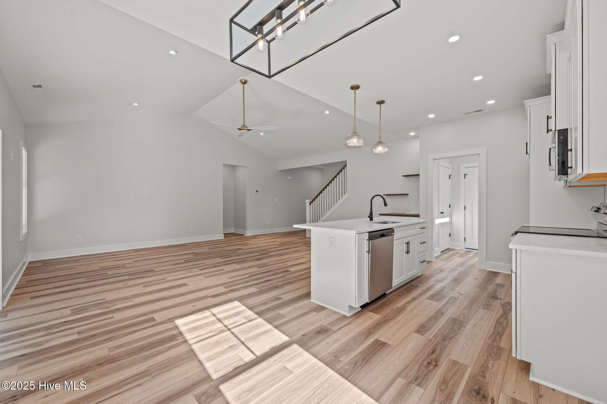 412 Satterfield Drive New Bern, NC 28560 - Photo 8 of 40 27-web-or-mls-DSC_4180