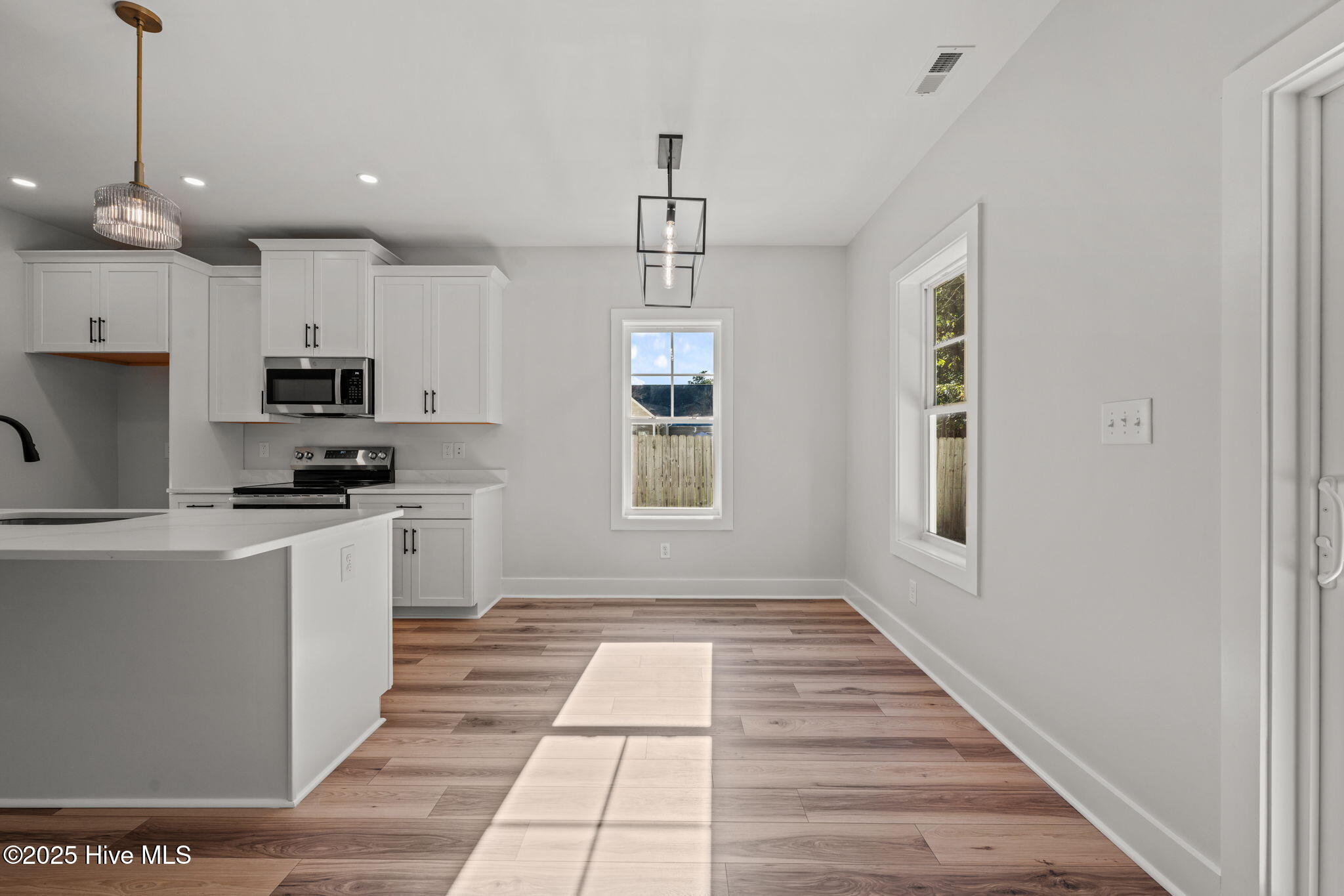 412 Satterfield Drive New Bern, NC 28560 - Photo 9 of 40 25-web-or-mls-DSC_4174