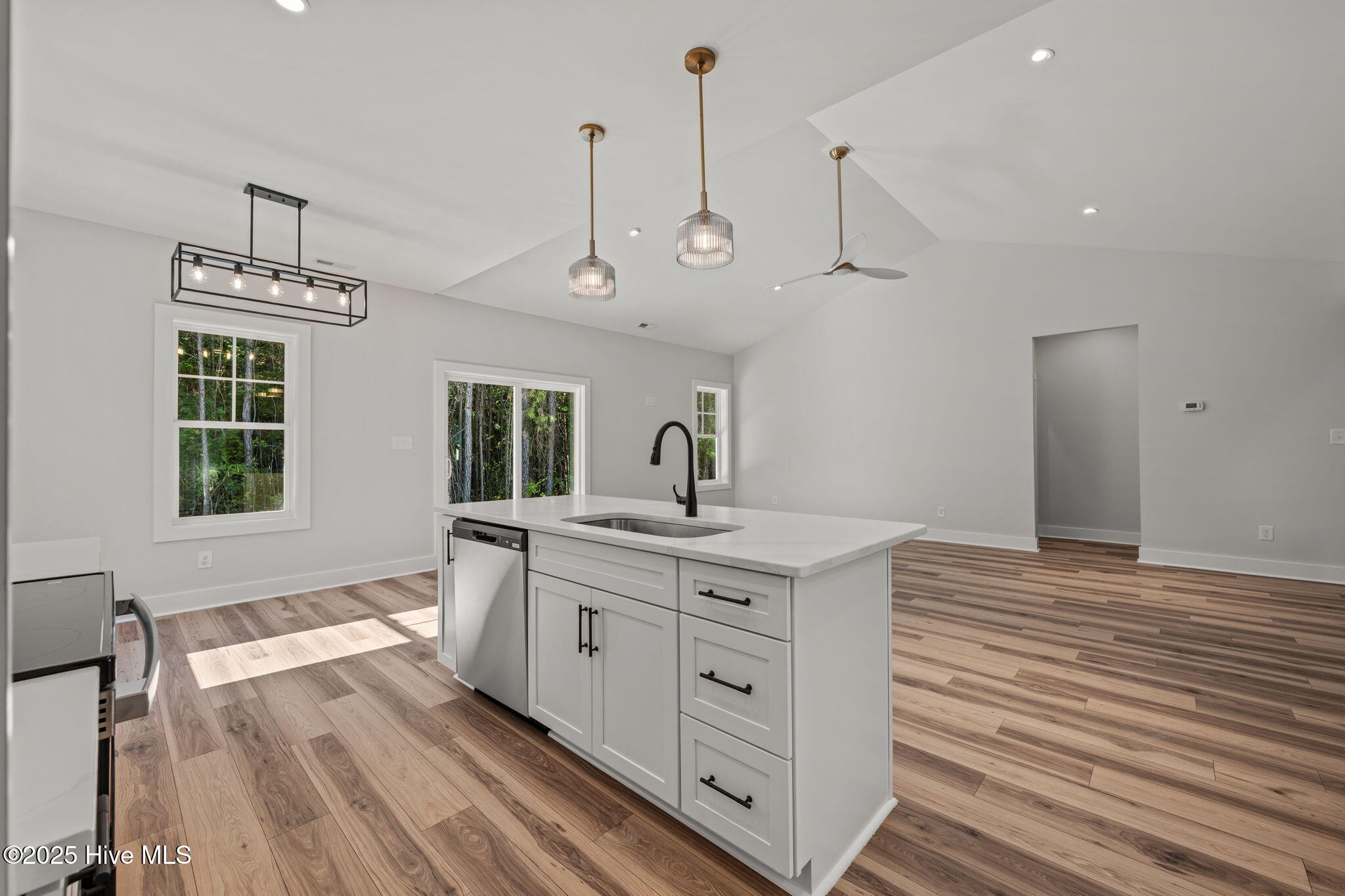 412 Satterfield Drive New Bern, NC 28560 - Photo 11 of 40 30-web-or-mls-DSC_4189