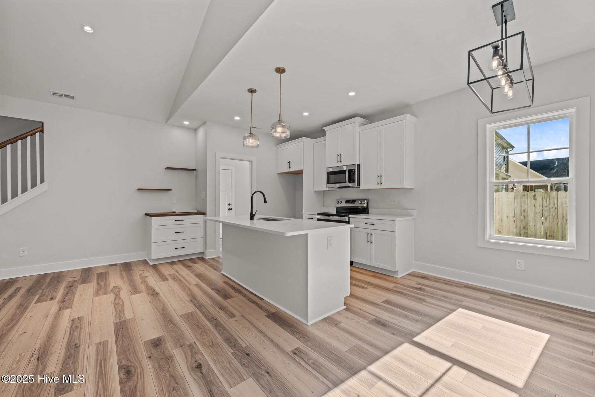 412 Satterfield Drive New Bern, NC 28560 - Photo 13 of 40 26-web-or-mls-DSC_4177