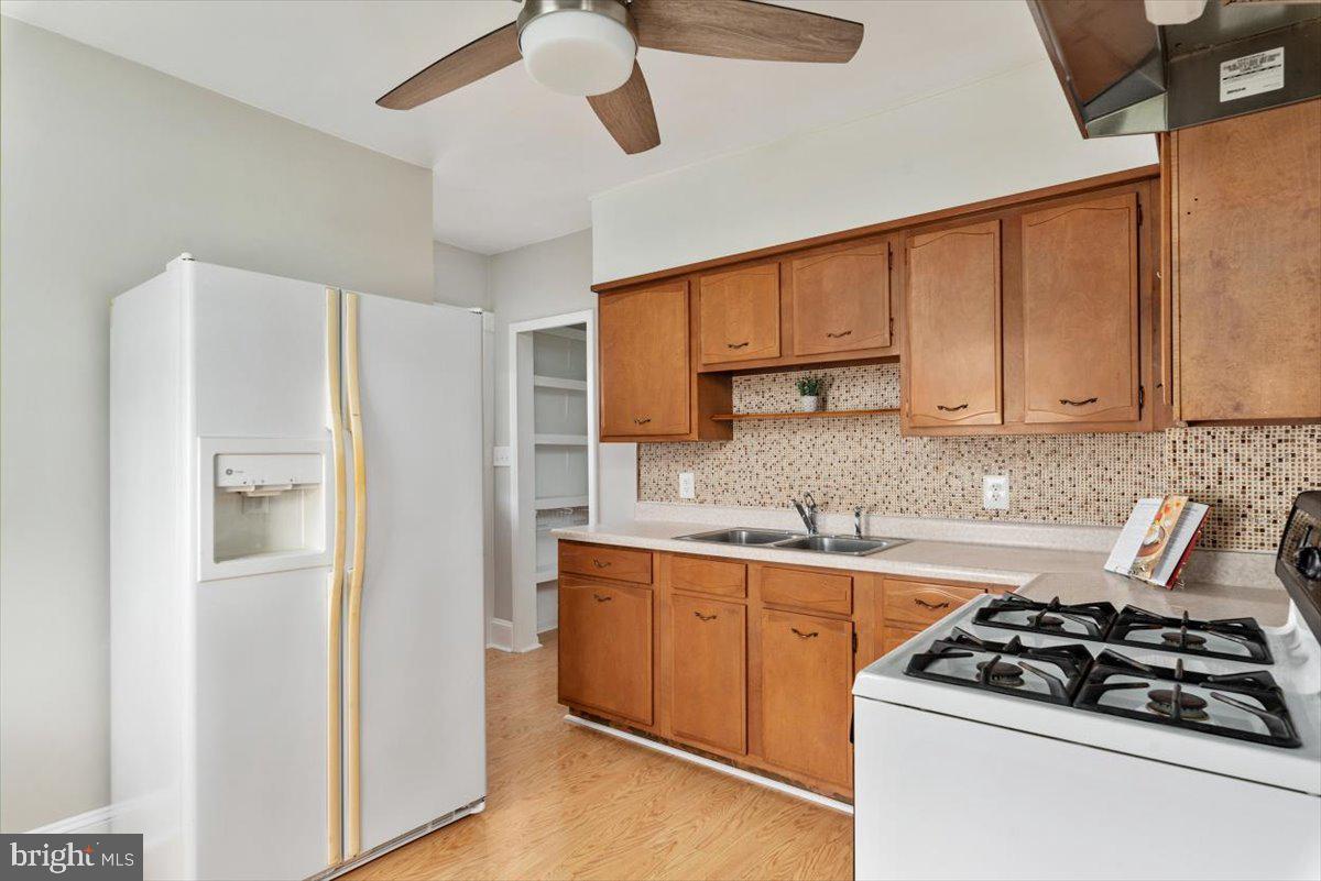 122 West Hilltop Road Baltimore, MD 21225 - Photo 19 of 32 Kitchen with large pantry.