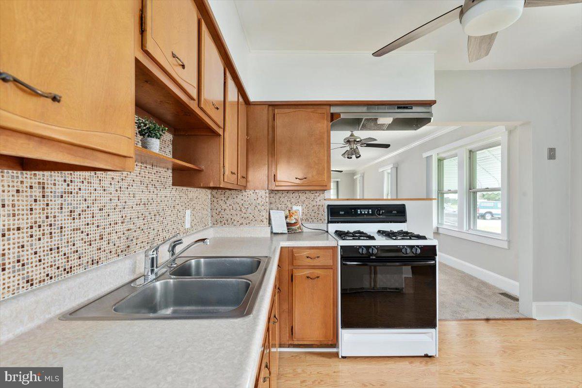 122 West Hilltop Road Baltimore, MD 21225 - Photo 20 of 32