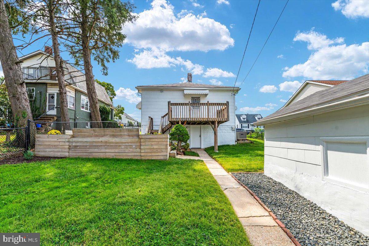 122 West Hilltop Road Baltimore, MD 21225 - Photo 5 of 32