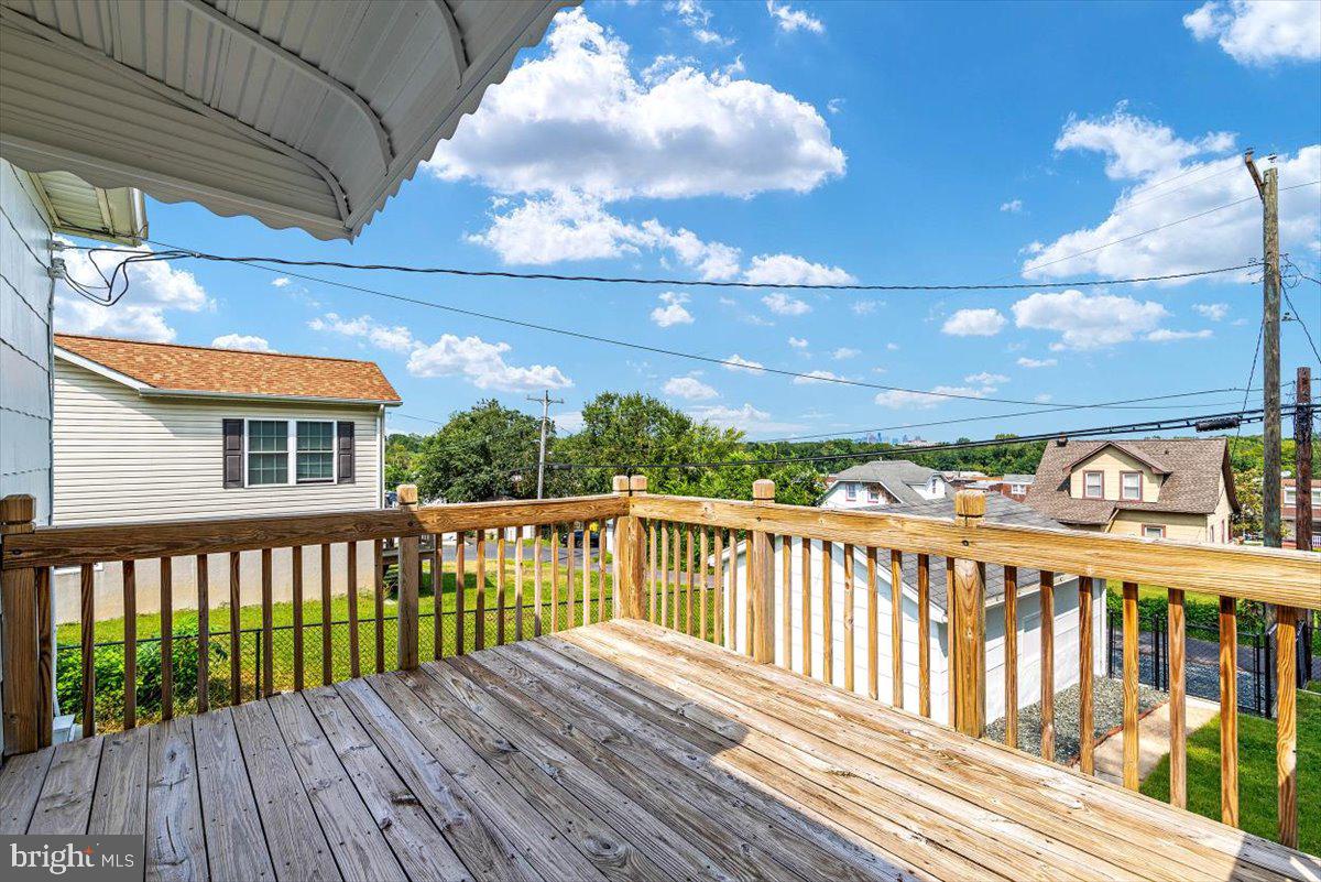 122 West Hilltop Road Baltimore, MD 21225 - Photo 10 of 32