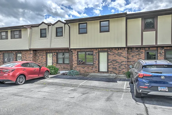 $149,900 | 225 Oakcrest Circle, Bristol, VA 24201