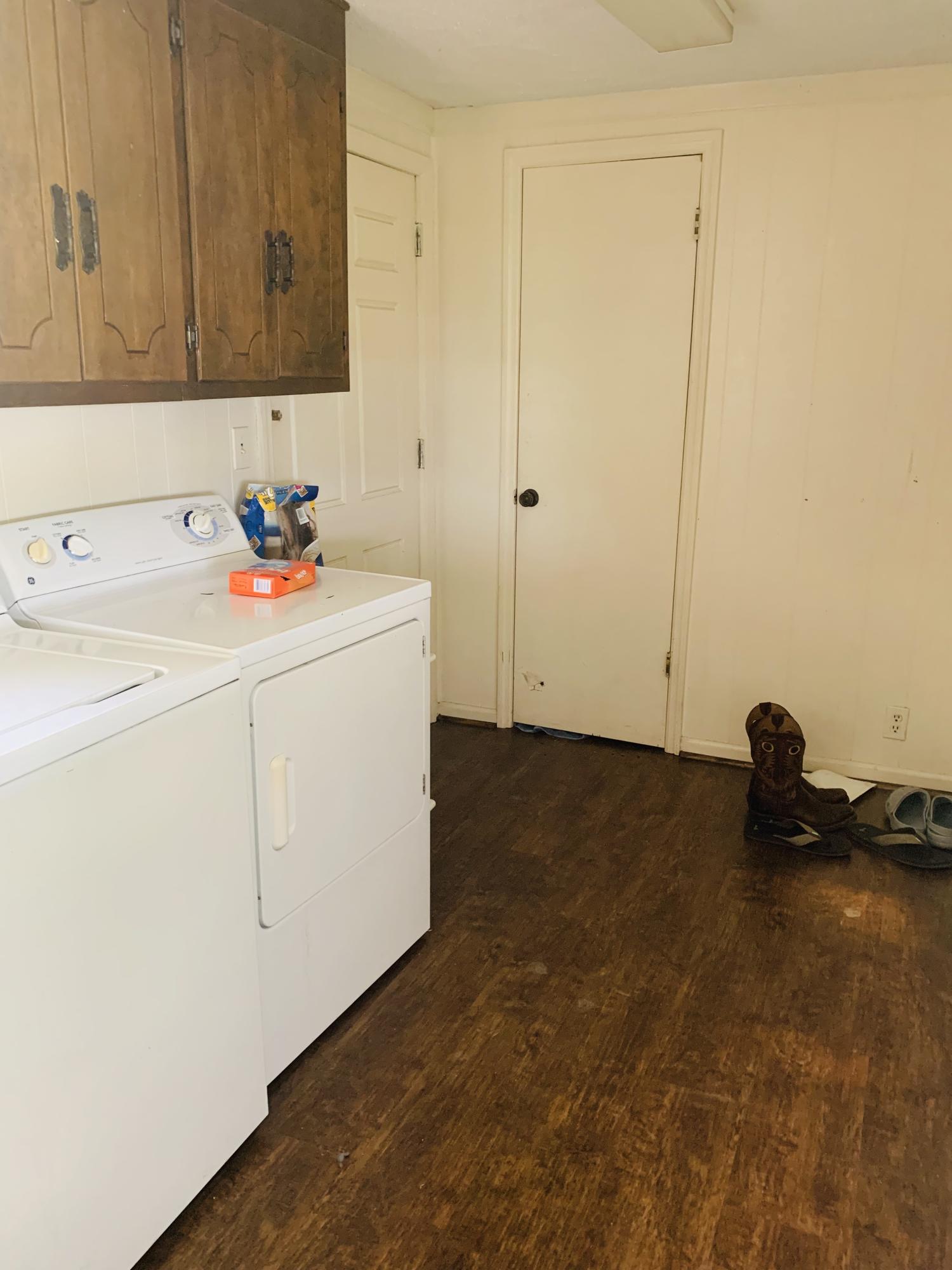 4 I M Graham Road Kingstree, SC 29556 - Photo 8 of 11 Laundry/ Mud room