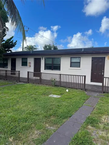 a view of a house with a yard and plants