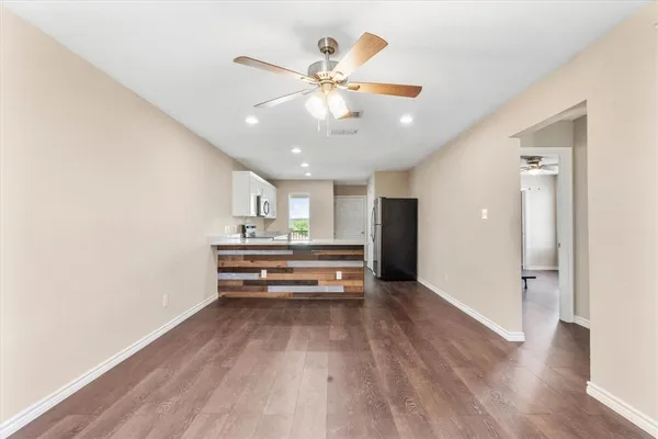 $1,275 | 1406 Courtney Place, Unit A, Cleburne, TX 76033