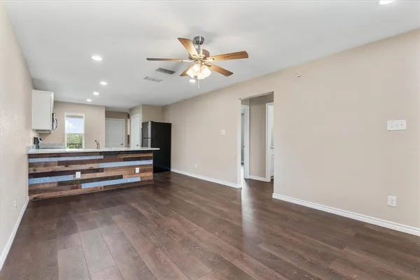 $1,275 | 1406 Courtney Place, Unit A, Cleburne, TX 76033