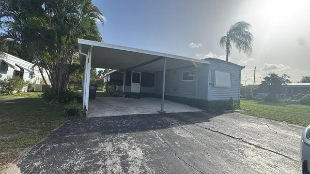 a view of a entrance gate of the house