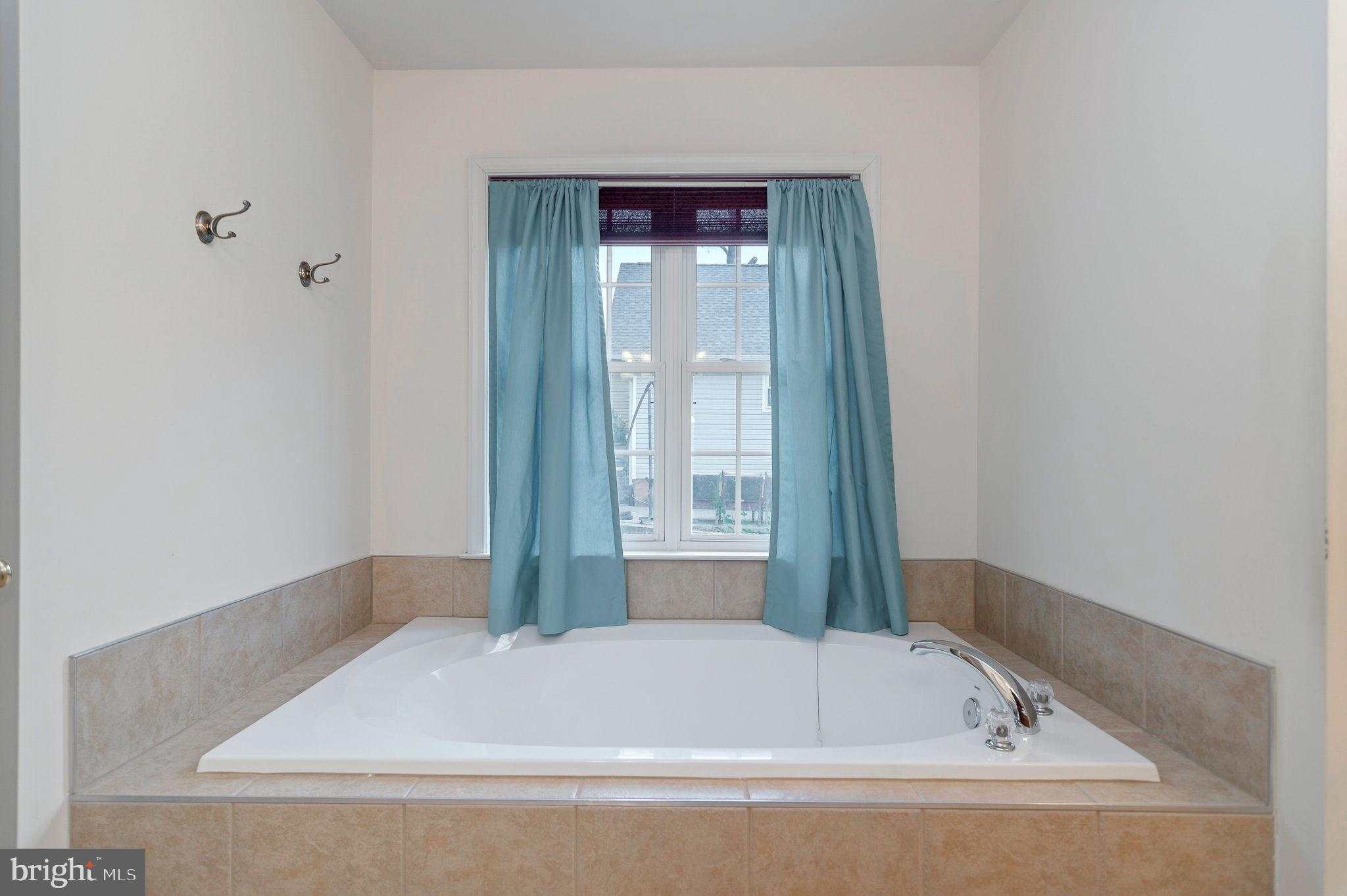 405 Harrison Circle Locust Grove, VA 22508 - Photo 20 of 33 a bathroom with a bathtub