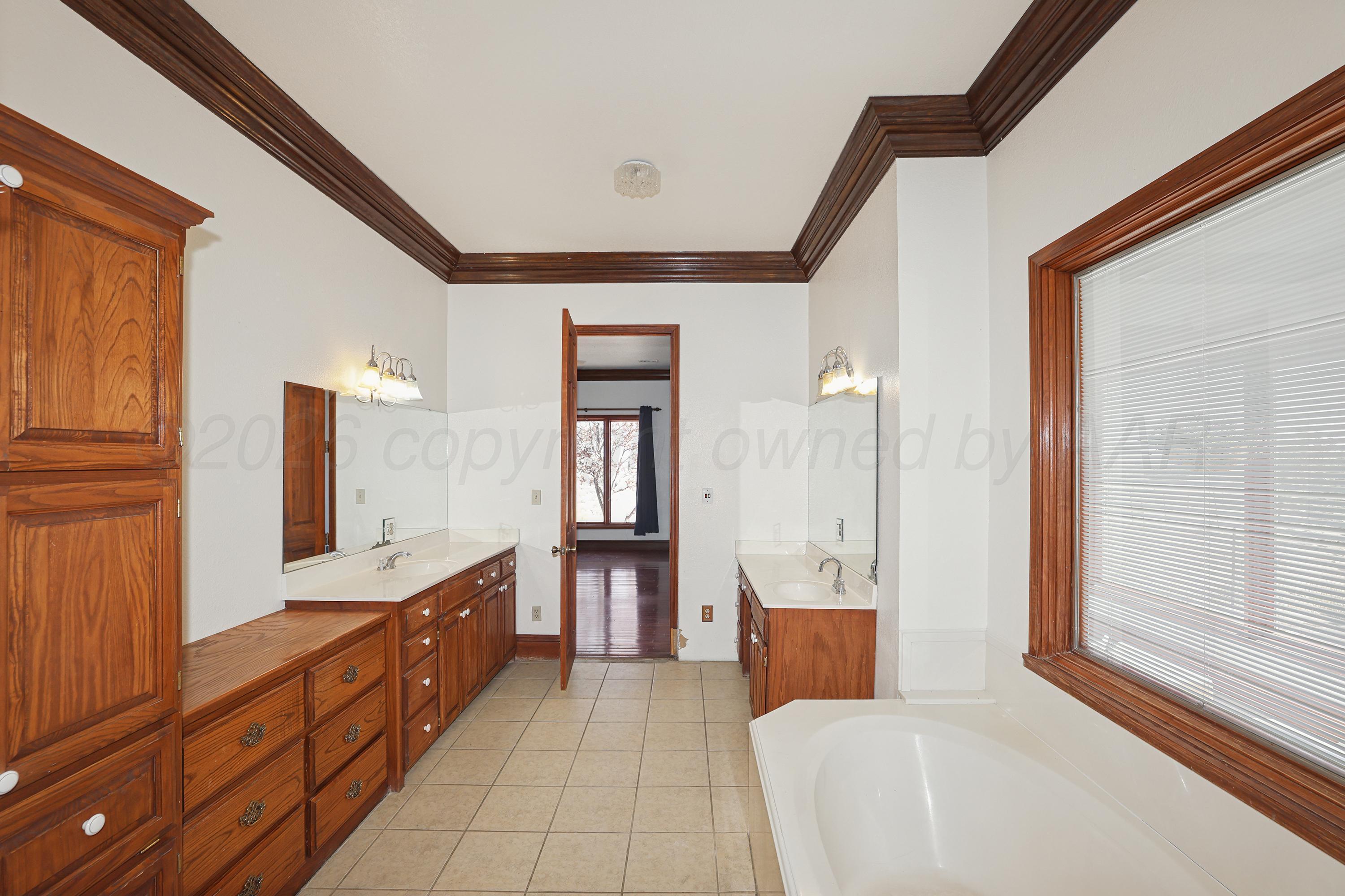 500 North Girl Scout Road Amarillo, TX 79124 - Photo 17 of 52 17-Primary Bath