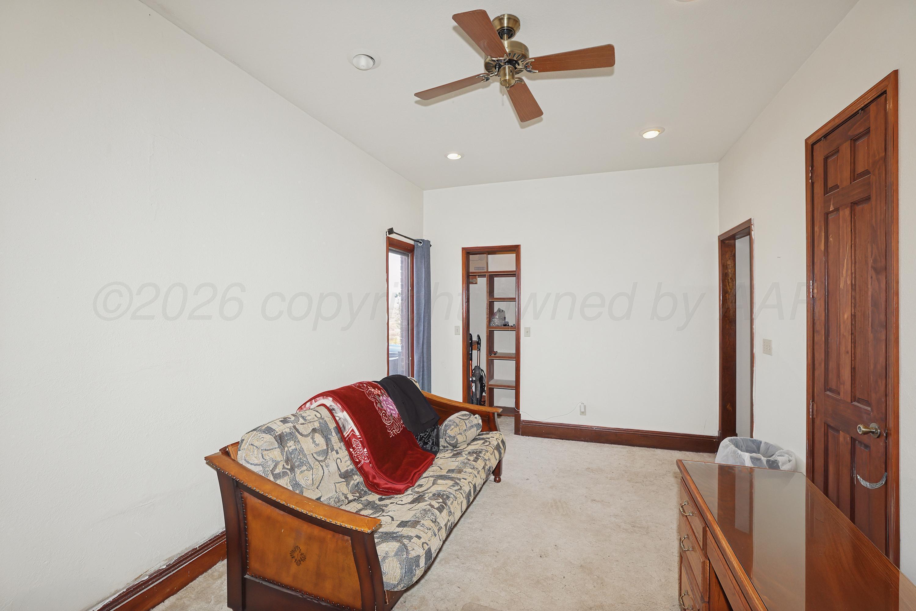 500 North Girl Scout Road Amarillo, TX 79124 - Photo 19 of 42 a living room with furniture