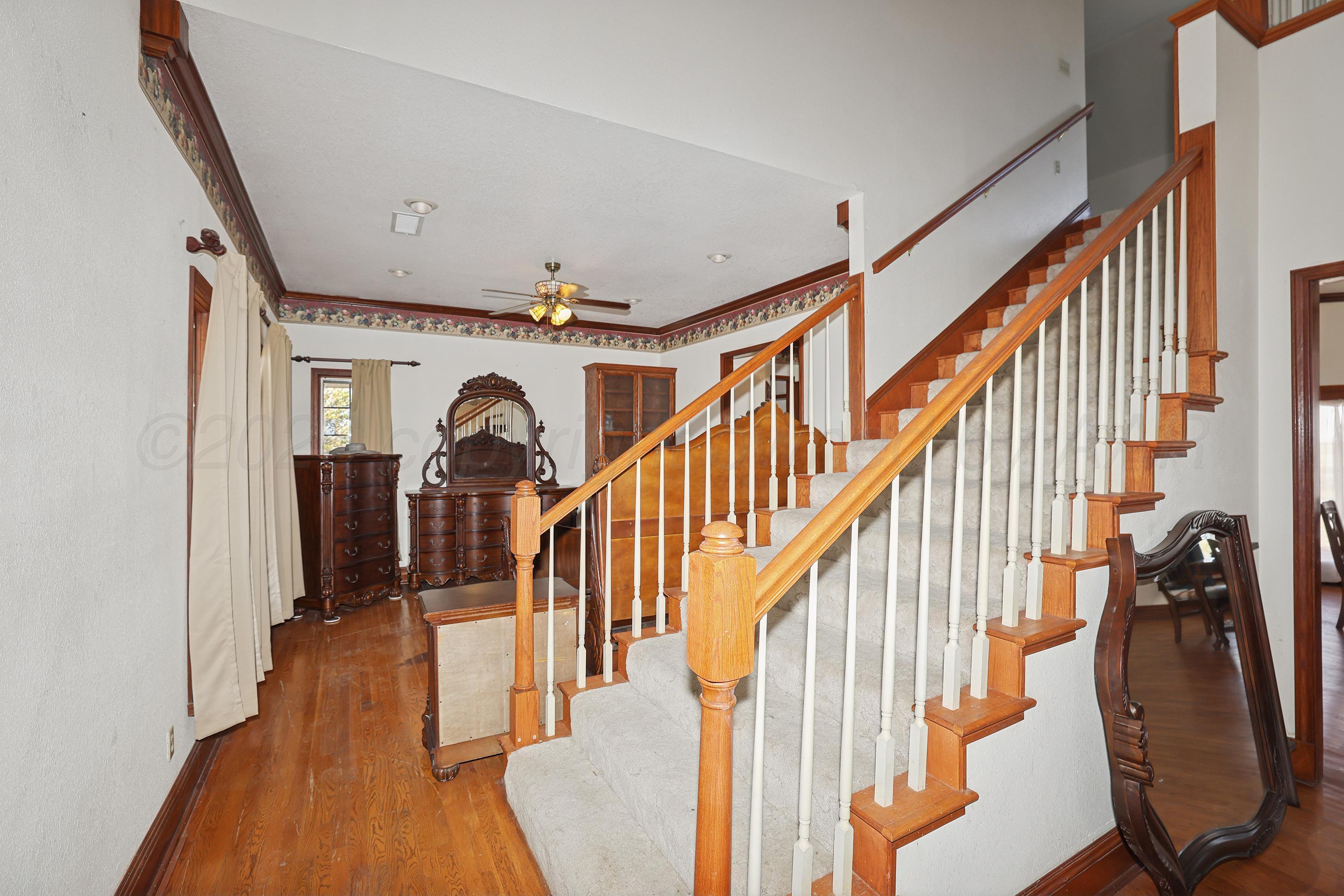500 North Girl Scout Road Amarillo, TX 79124 - Photo 4 of 52 5-Staircase