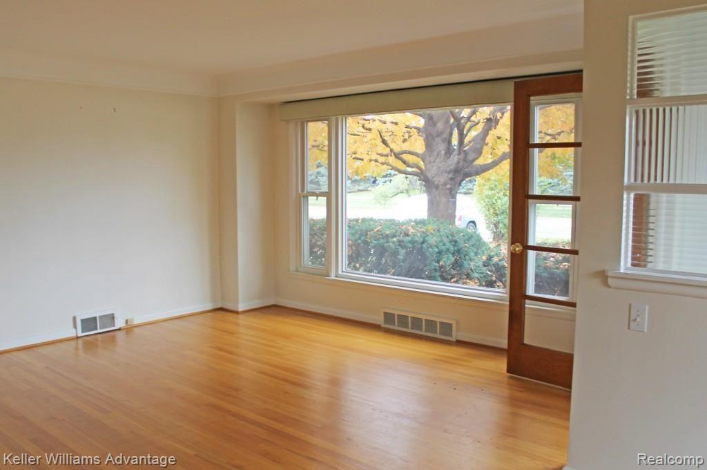 3911 Normandy Road Royal Oak, MI 48073 - Photo 7 of 19 Living Room 2.jpg