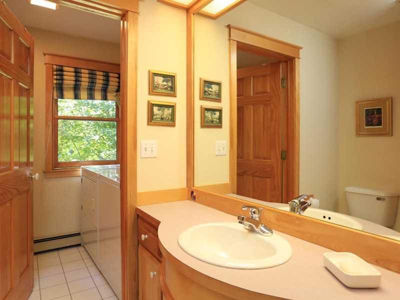 60 Cottage Park Road Portland, ME 04103 - Photo 20 of 35 Bathroom.