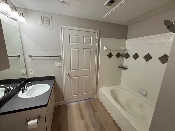 $1,390 | 3102 Kings Road, Unit 1301, Dallas, TX 75219