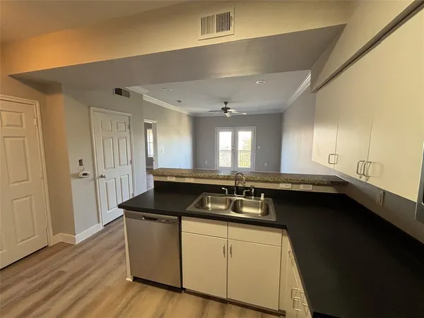 $1,390 | 3102 Kings Road, Unit 1301, Dallas, TX 75219