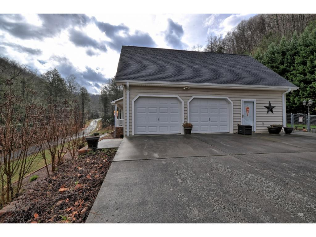 222 Bailey Hollow Road Erwin, TN 37650 - Photo 3 of 36 Photo 3