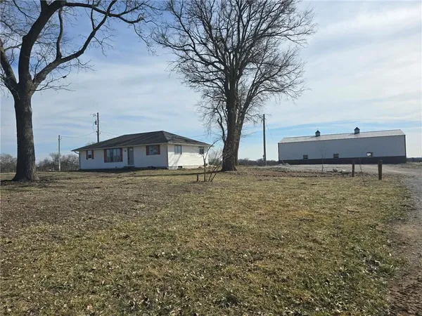 64 Northeast 530 Road, Clinton, MO 64735